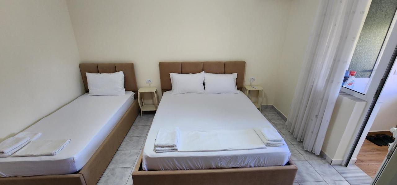 Apartament Teuta Përmet エクステリア 写真